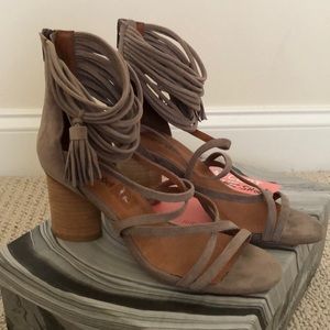 Jeffrey Campbell Despina 7.5 Taupe